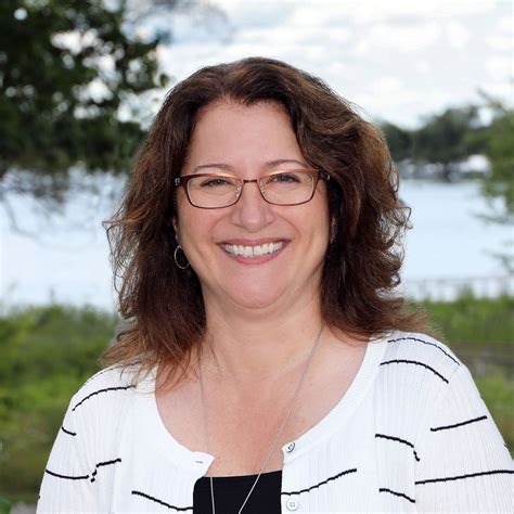 Lynda Snage