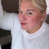 LAURA COLLINS