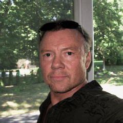Kenneth M Alakel