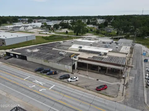 Mixed-Use Warehouse with Office