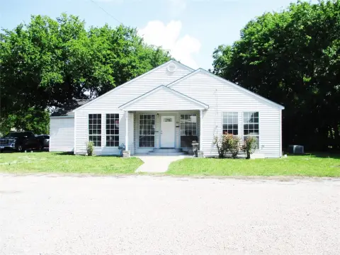 Retail Salon Building with Parking
