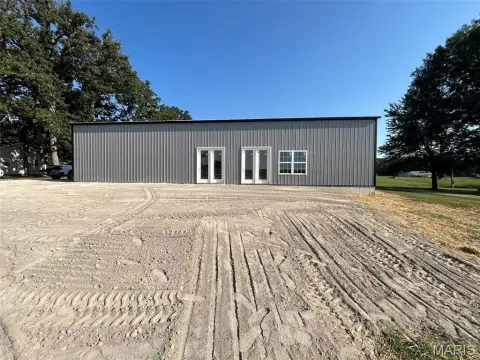 New Flex Building with Garage Door