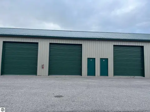 Storage Condo with 20x40 Barn