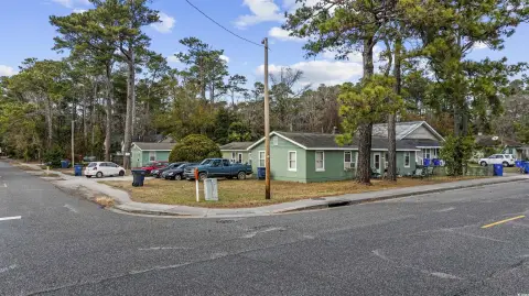 6-Unit Apartment Building