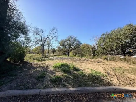 Residential Lot in Pleasanton, TX