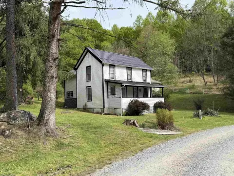 Farmhouse on 22 Acres