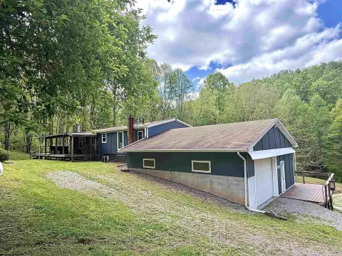 Bristol Farm with Detached Garage
