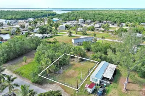 Waterfront Lot on Plantation Island