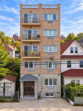 10-Unit Apartment Building