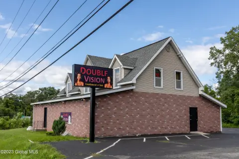 Nightclub Property with Wet Bar