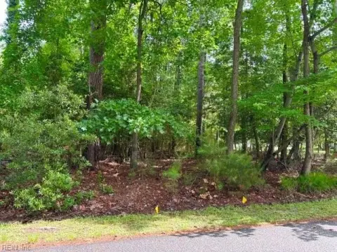Wooded Homesite in Historic Yorktown