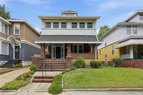 Well-Maintained Duplex Near Waterfront