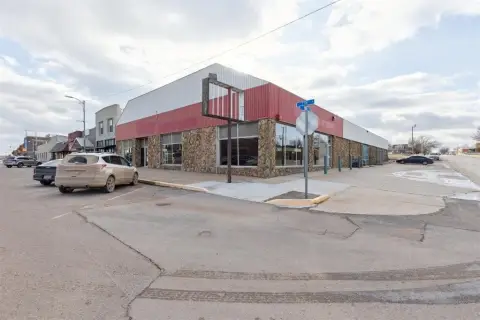 Versatile Commercial Building in Perry