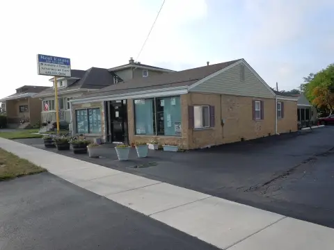 Commercial Space Near Metra Station