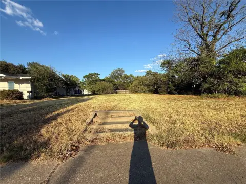 Level Commercial Land