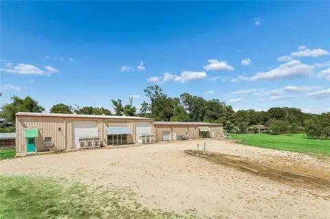 Flex Building with Warehouse Space