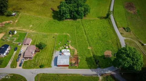 Fenced Horse Barn Acreage