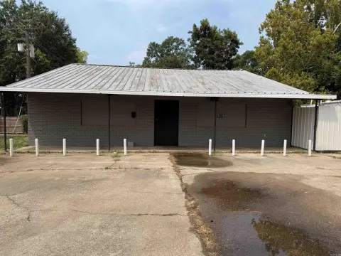 Warehouse with Secure Yard