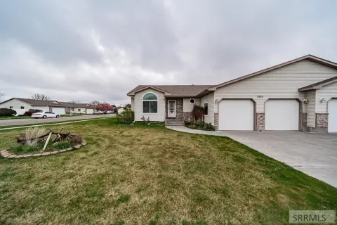 Spacious Twin Home in Ammon