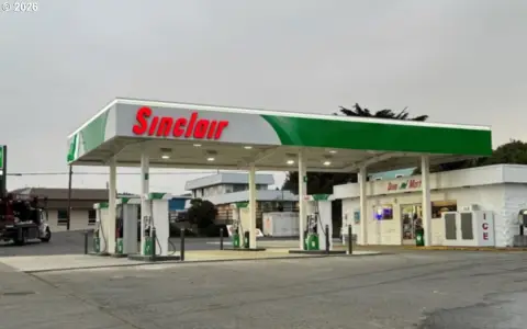Sinclair Gas Station and Mini-Mart