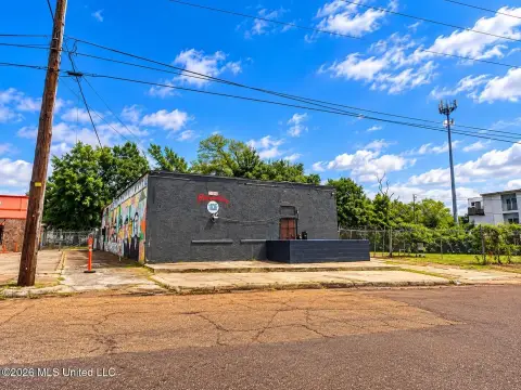 Fitness Center with On-Site Parking