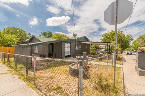 Well-Maintained Duplex with Two Units