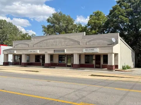 Retail Suite in Four-Unit Center