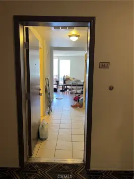 Modern Studio Condo in Los Angeles