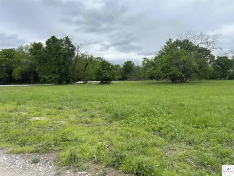 Acreage Tracts Near Clinton, Missouri