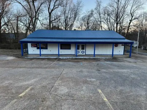 Commercial Property in Bruceton, Tennessee