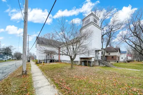 Commercial Building in Jackson, MI
