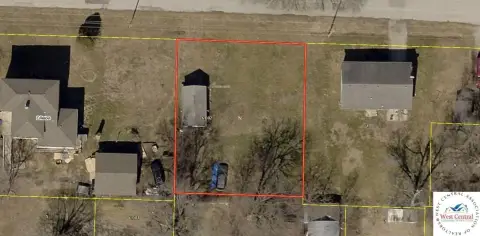 Land with Garage in Clinton