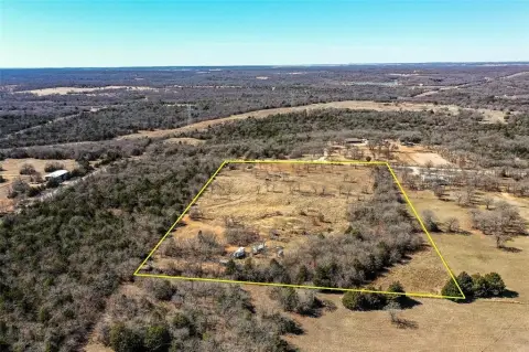 Bowie, TX: 10 Acre Retreat