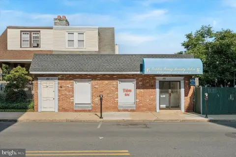 Mixed-Use Storefront with Apartment