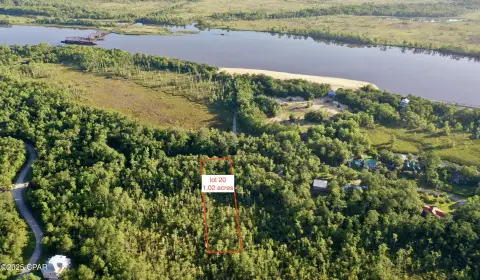 Apalachicola Acreage in Gated Community