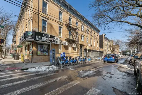 6-Unit Multifamily Building