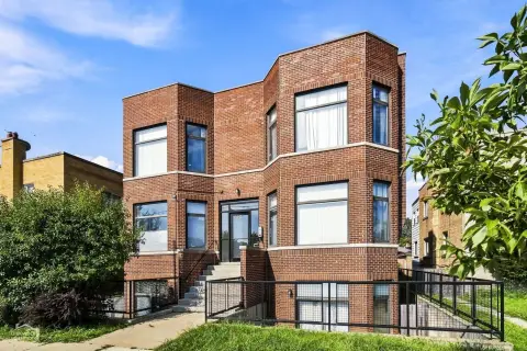 6-Unit Brick Multifamily Building