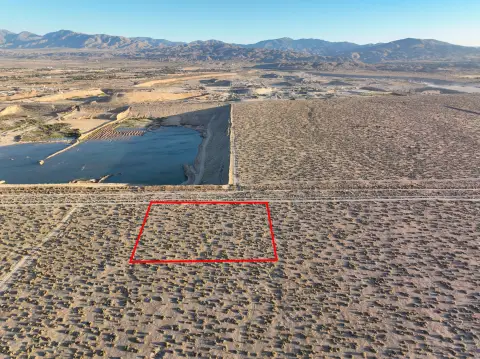 Land in Pearblossom, California