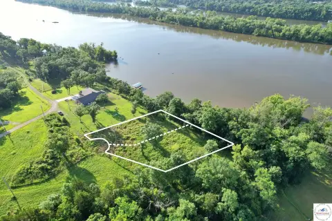 Lakefront Acreage Near Warsaw, Missouri