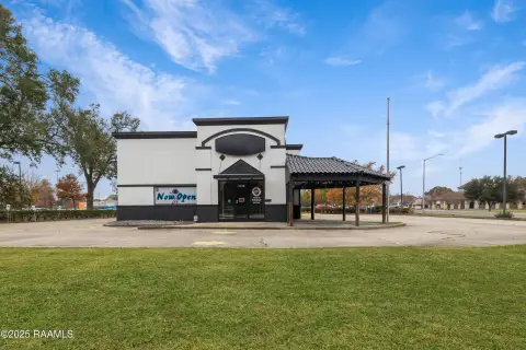 Drive-Through Restaurant with Kitchen
