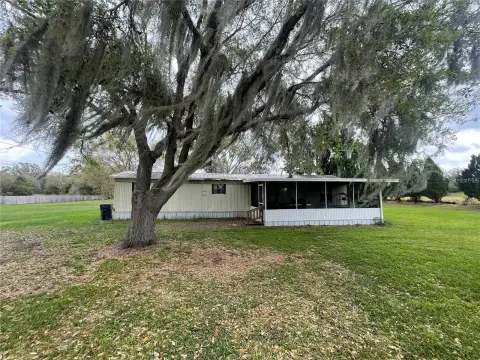 Duplex on 0.94 Acres