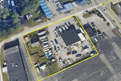 Industrial/Flex Facility on Fenced Lot