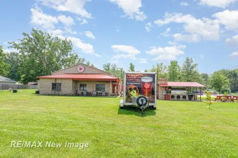 Farm-to-Table Restaurant & Microbrewery