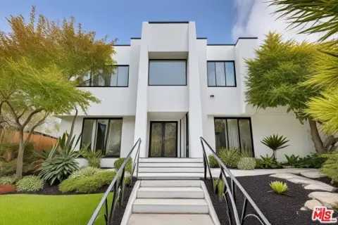 Remodeled Fourplex in Hollywood Submarket