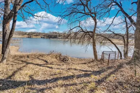 Lakeside Acreage in Gainesville, TX