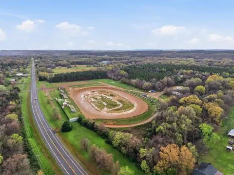 Clay-Surface Racetrack
