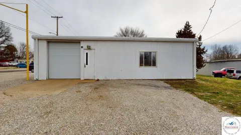 Flex Space with Overhead Door