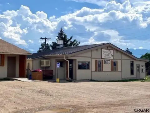 Breakfast & Lunch Diner with Motel Rooms