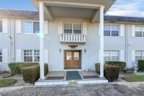 Hollywood Condo Near the Beach