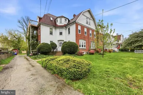 Lansdowne Duplex Near Historic Theater